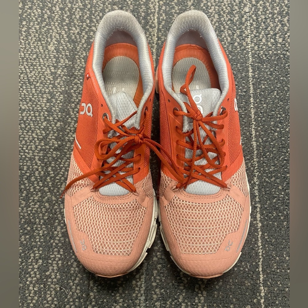 On Running Women’s Cloudflyer Shoes Ginger/White Size 10.5 - Picture 4 of 11